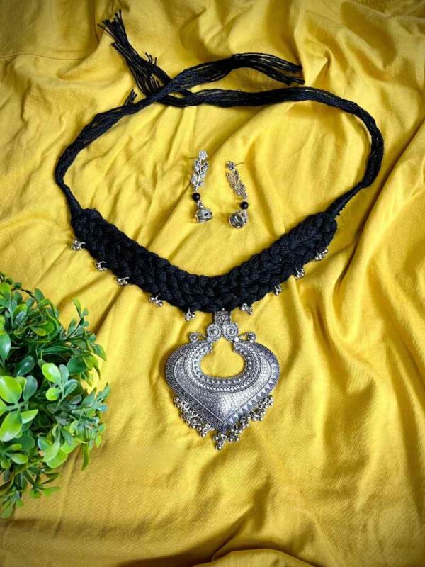 Black Neck Set